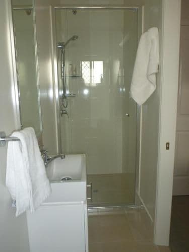 Queen Room with En Suite Bathroom