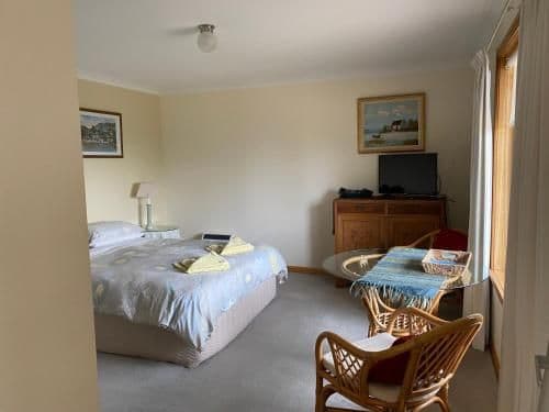 Two-Bedroom Apartment with Mountain View