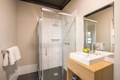Queen & Single Studio with Free Welcome Drink For Two Guests