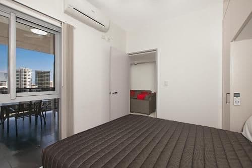 Deluxe One-Bedroom Apartment
