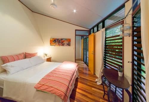 Queen Room with En Suite Bathroom
