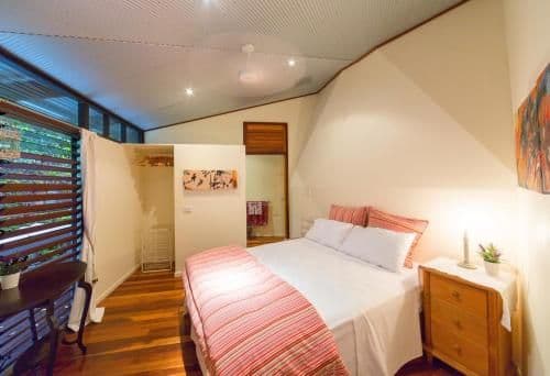 Queen Room with En Suite Bathroom