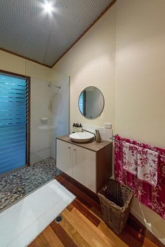 Queen Room with En Suite Bathroom