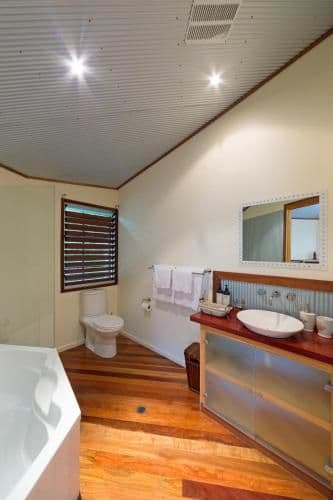 King Room with En Suite Bathroom