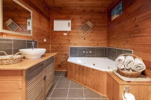 Four-Bedroom Lodge
