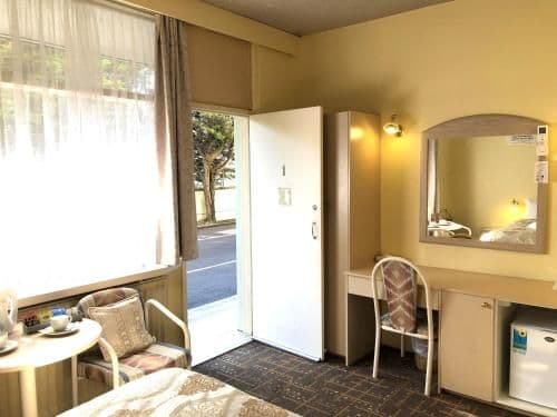 Motel Ensuite Room – 1 Queen