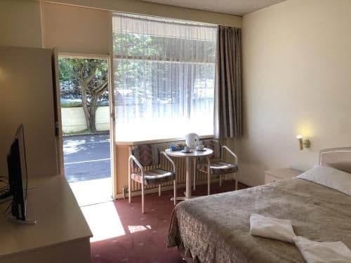 Motel Ensuite Room – 1 Queen