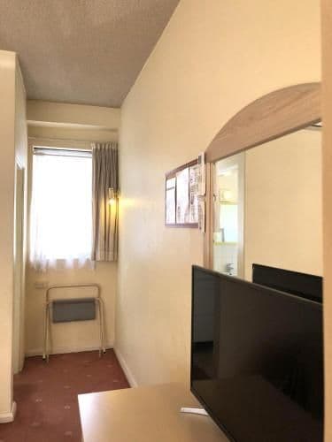 Motel Ensuite Room – 1 Queen