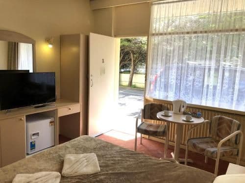 Motel Ensuite Room – 1 Queen