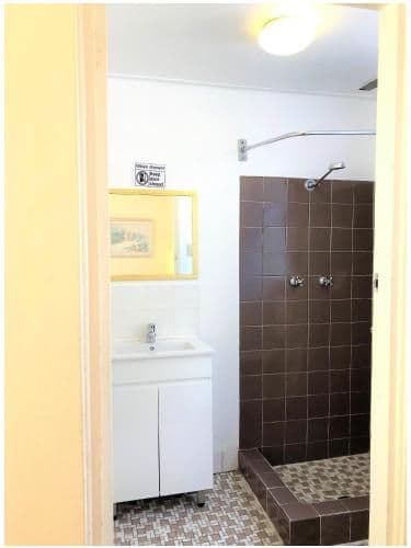 Motel Quadruple Ensuite– 1 Double and 2 Singles