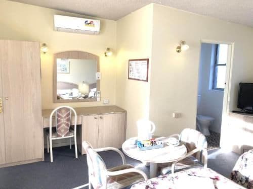 Motel Quadruple Ensuite– 1 Double and 2 Singles