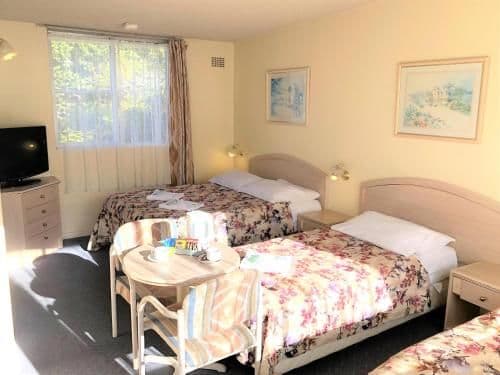Motel Quadruple Ensuite– 1 Double and 2 Singles