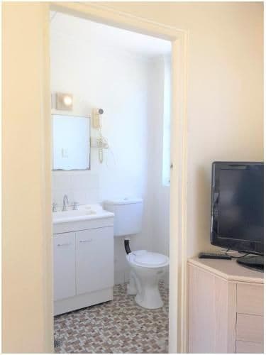 Motel Quadruple Ensuite– 1 Double and 2 Singles