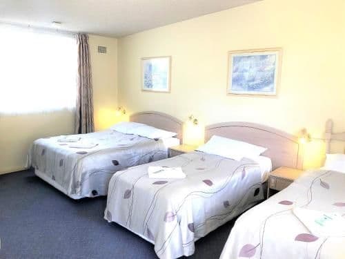 Motel Quadruple Ensuite– 1 Double and 2 Singles