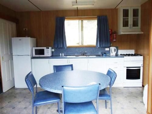 Hobart Bush Cabins3