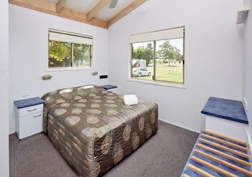 Deluxe Two-Bedroom Cabin with Spa Bath