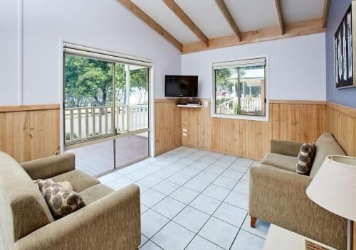 Deluxe Two-Bedroom Cabin with Spa Bath