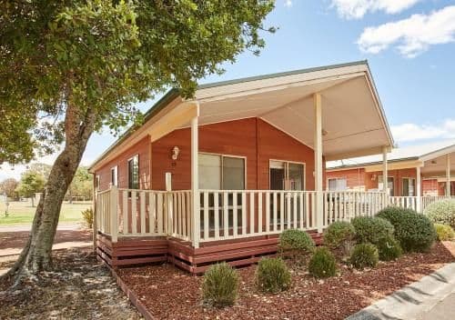 Deluxe Two-Bedroom Cabin with Spa Bath