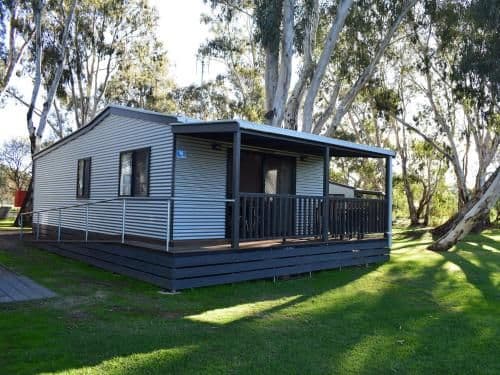2 Bedroom Waterfront Cabin - Access Friendly