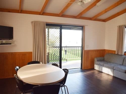 2 Bedroom Waterfront Cabin - Access Friendly