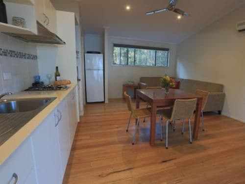 Lakefront Villa (4 guests)