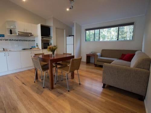 Lakefront Villa (4 guests)