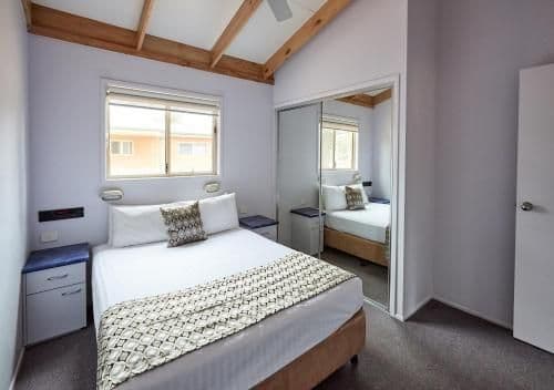 Deluxe Two-Bedroom Cabin with Spa Bath