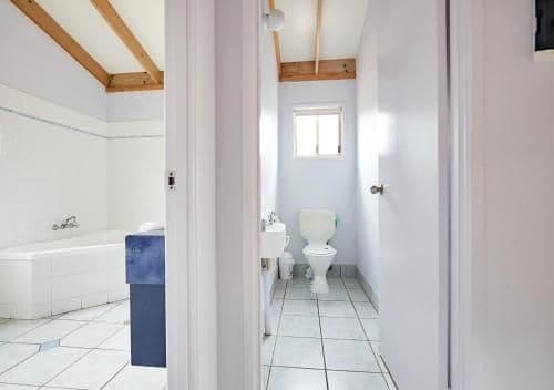 Deluxe Two-Bedroom Cabin with Spa Bath