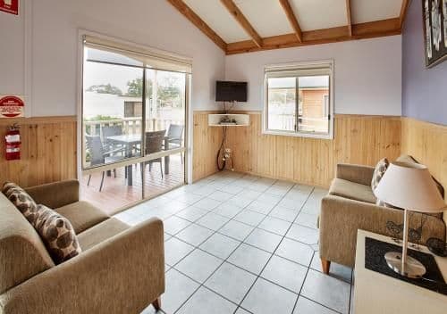 Deluxe Two-Bedroom Cabin with Spa Bath