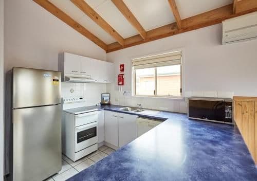 Deluxe Two-Bedroom Cabin with Spa Bath