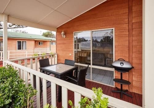 Deluxe Two-Bedroom Cabin with Spa Bath