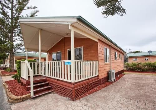 Deluxe Two-Bedroom Cabin with Spa Bath