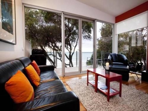 Battery Cove Beach Front Apartment2