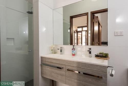 Deluxe Queen Suite