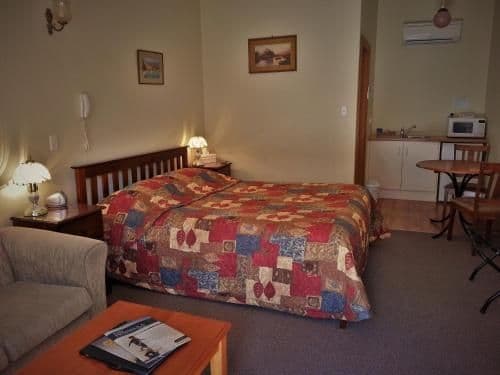 Deluxe Queen Studio with Kitchenette