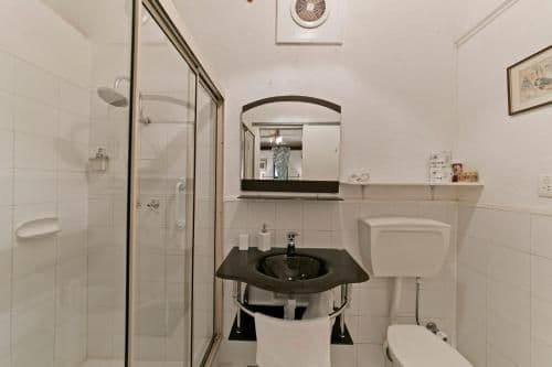 Deluxe Queen Suite