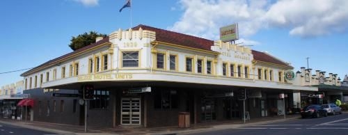 Monarch Motel0