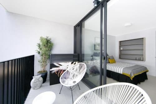 One-Bedroom Apartment with Balcony