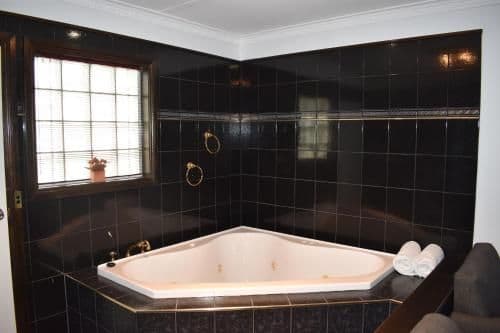 King Room with Spa Bath