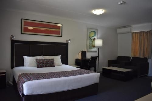 Roundhouse Motel4