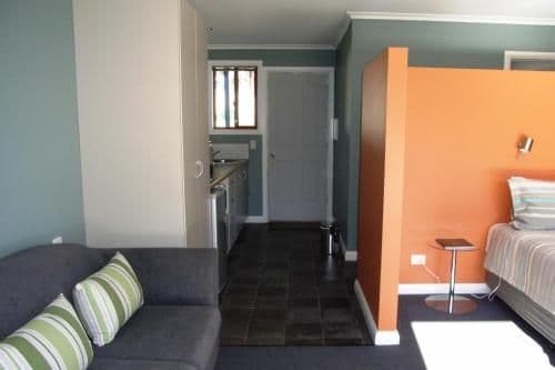 Studio - Cabin 8