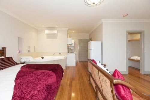 Luxury Suite - Aurora Manor