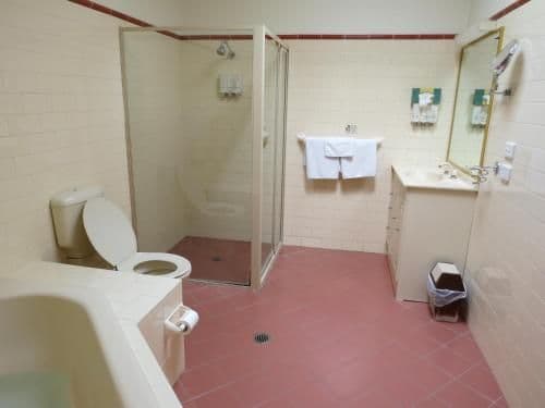 Queen Room with Spa Bath