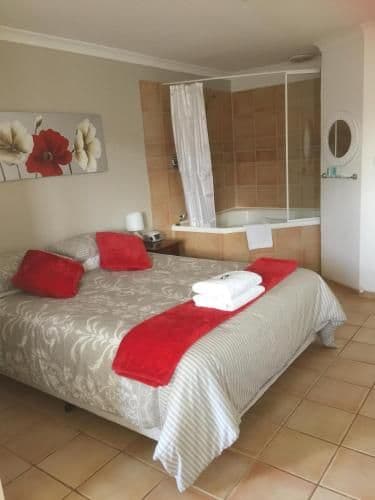 Queen Suite with Spa Bath