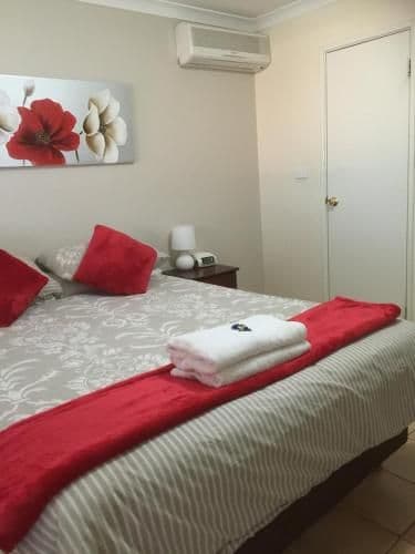 Queen Suite with Spa Bath