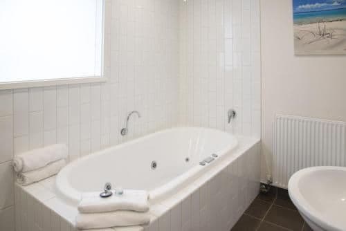 Deluxe Suite with Spa Bath