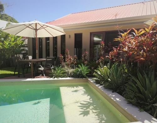 Latania Luxury Villas Palm Cove0