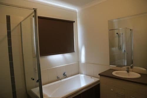 Standard Queen Room with Shared Bathroom