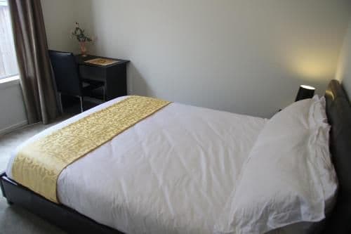 Standard Queen Room with Shared Bathroom