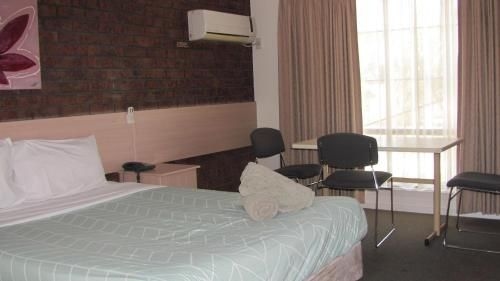 Bristol Hill Motor Inn & Peppa's Licensed Restaurant3